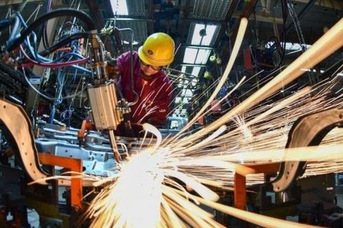Sản xuất toàn cầu 'căng như dây đàn' do tắc nghẽn chuỗi cung ứng và chi phí tăng vọt