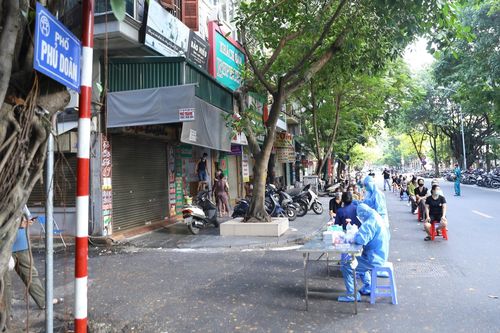 Sáng 2/10: Thêm 18 ca mắc COVID-19 liên quan BV Việt Đức