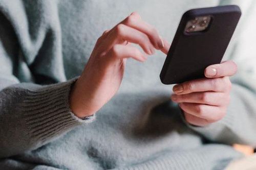 4 cách tinh tế để bạn ngầm ra tín hiệu tình cảm với người mình thích