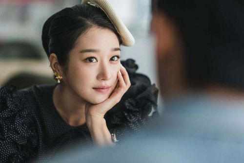 Ai nói phụ nữ trẻ mới được đàn ông yêu nhưng ''gừng càng già càng cay'', đàn bà càng già càng có giá