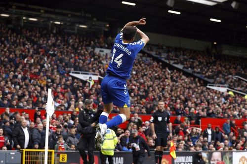 Xé lưới MU, cầu thủ Everton ăn mừng trêu ngươi Ronaldo