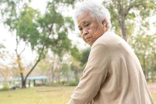 Đừng viện lý do bận rộn biện hộ cho việc thiếu quan tâm chăm sóc cha mẹ