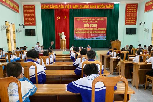 Kông Chro: Lãnh đạo huyện đối thoại trực tiếp với trẻ em