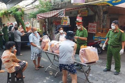 Vẫn sát cánh cùng người dân dù TPHCM đã 'bình thường mới'