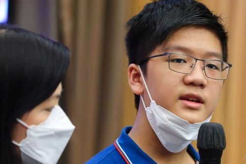 Thần đồng 13 tuổi trở thành sinh viên trẻ nhất trong lịch sử đại học Hong Kong