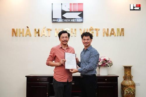 NSND Trung Anh nhận quyết định về hưu