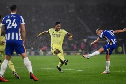 Hứng chịu 21 pha dứt điểm, Arsenal thoát thua Brighton nhờ 'người nhện'
