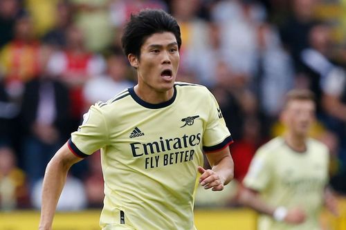 Arsenal vươn lên nửa trên bảng xếp hạng