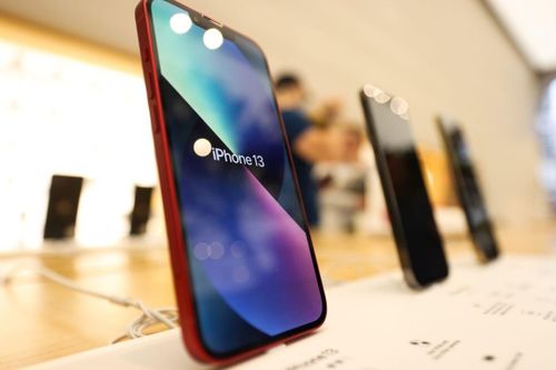 Apple sửa lỗi đầu tiên trên iPhone 13
