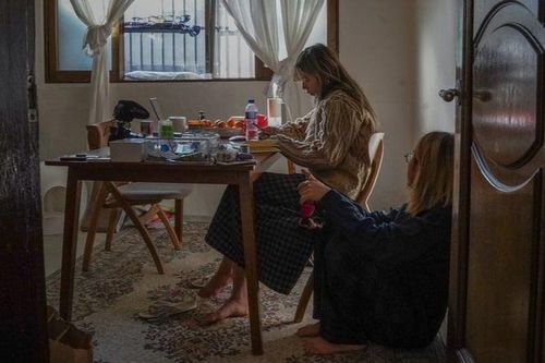Người trẻ ở Seoul phải xin tiền cha mẹ mới mua được nhà