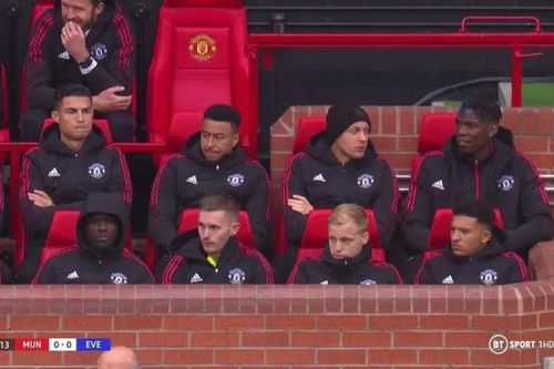 Vì sao HLV Solskjaer để Ronaldo ngồi ghế dự bị?