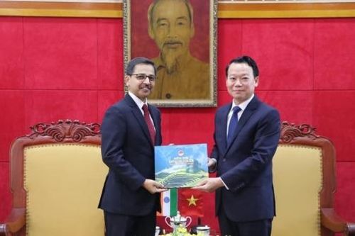 Lễ trồng cây kỷ niệm 50 năm quan hệ Việt Nam-Ấn Độ tại Yên Bái