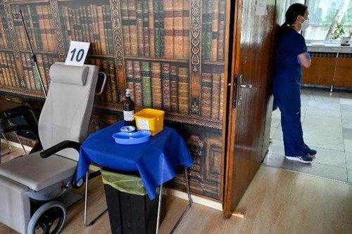 EU cũng đối mặt với tình trạng người dân do dự tiêm chủng COVID-19