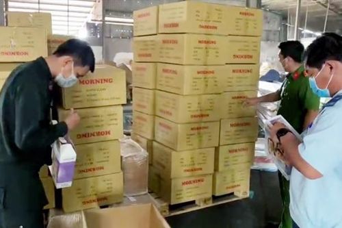 An Giang: Phát hiện một công ty chứa 30.000 bàn chải đánh răng lậu