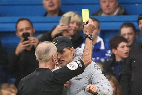HLV Chelsea cay cú vì VAR, nhận ngay thẻ vàng