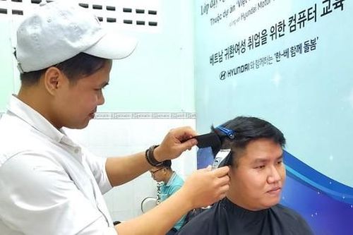 Cần Thơ cho tiệm cắt tóc, gội đầu mở cửa trở lại