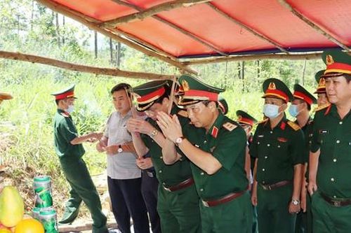 Tưởng niệm 13 liệt sĩ hy sinh khi cứu hộ công nhân Rào Trăng 3