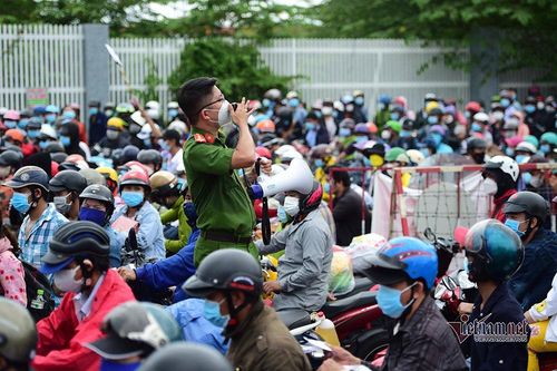 Cà Mau dừng nới lỏng giãn cách vì người dân về quá lớn, có 25 F0