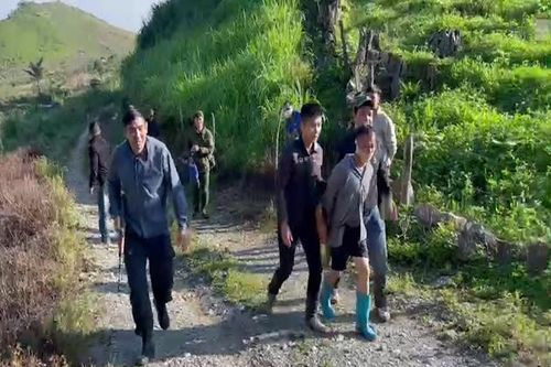 Công an Sơn La bắt giữ thành công đối tượng truy nã nguy hiểm 'thủ' theo vũ khí nóng