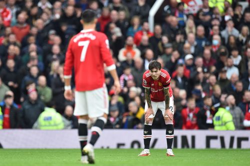 Premier League: M.U chia điểm tại Old Trafford, Chelsea lên ngôi đầu