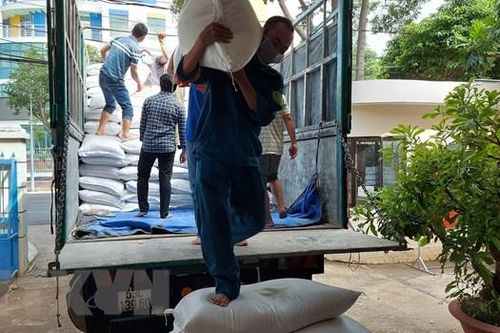 Xuất cấp 71.000 tấn gạo hỗ trợ cho các tỉnh phòng, chống COVID-19