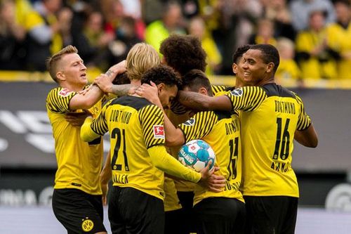 Nhọc nhằn hạ Augsburg, Dortmund tạm lên ngôi nhì bảng