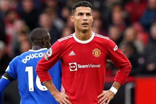 Ronaldo giận dỗi sau trận hòa Everton