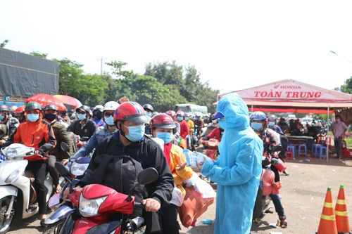 Chốt cầu 110: Tích cực hỗ trợ người dân trở về từ vùng dịch