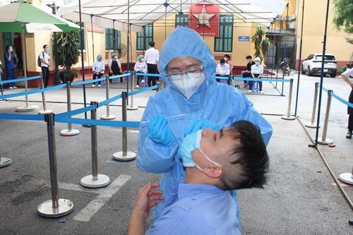 Sáng 3/10, Hà Nội thêm 4 ca dương tính SARS-CoV-2, 2 người liên quan BV Việt Đức