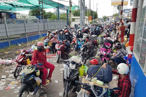 Các tỉnh miền Tây kiến nghị tạm ngưng cho người dân về quê vì quá tải