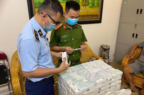 Tạm giữ 775 que test nhanh Covid-19 không có hóa đơn, chứng từ