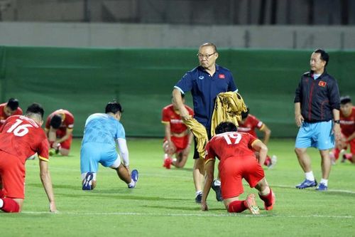 ĐT Việt Nam tráo số áo đá đối kháng, Phan Văn Đức ngồi ngoài