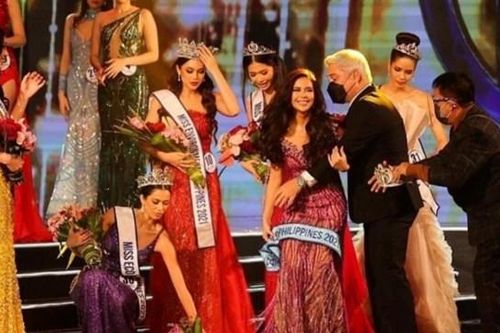 Tân Hoa hậu Thế giới Philippines ngã rơi vương miện khi vừa đăng quang