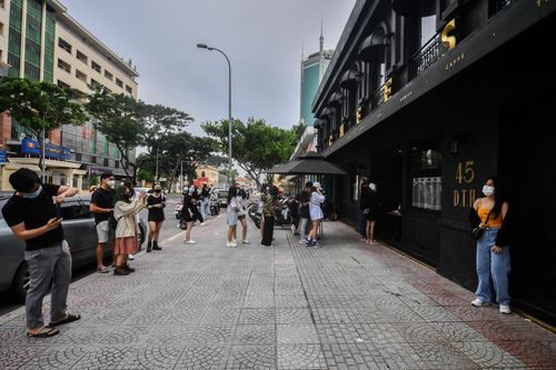 Đặt món online không thích bằng xếp hàng mua tại quán