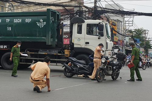 Đụng xe chở rác, một người chết trong ngày đầu đi làm trở lại ở TP.HCM