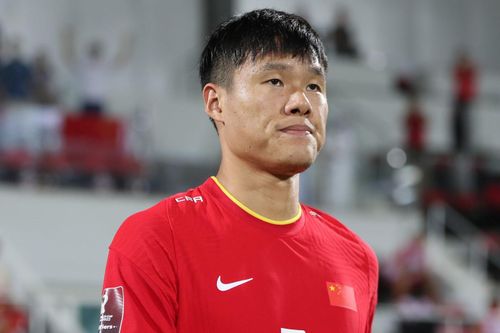 Hậu vệ Trung Quốc: 'Tôi mong chờ đấu tuyển Việt Nam'