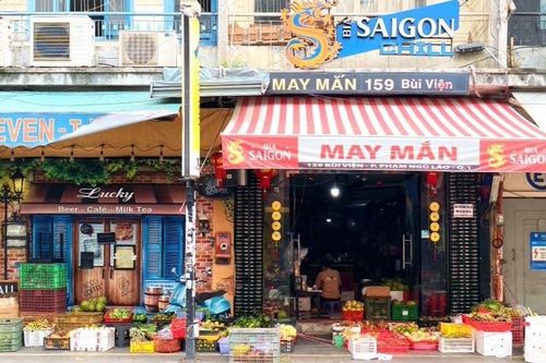 Quán bar ở phố Tây Bùi Viện thành quầy bán rau