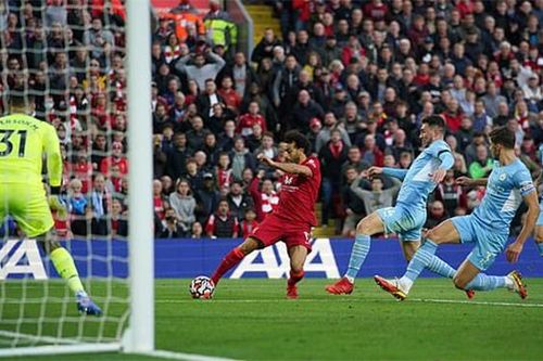 Liverpool 2-2 Man City: Salah tỏa sáng, Liverpool và Man City rượt đuổi ngoạn mục
