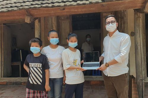 Hỗ trợ học sinh, sinh viên có hoàn cảnh khó khăn mua máy tính học trực tuyến