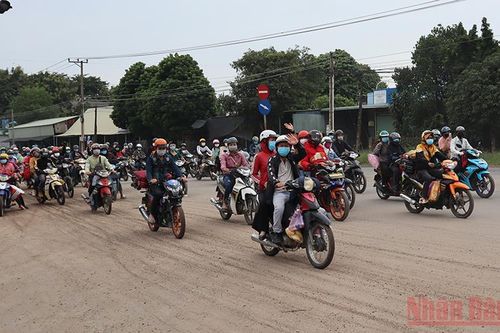Bình Phước hỗ trợ hàng nghìn người di chuyển qua địa bàn