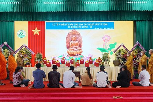 Sóc Trăng bàn giao linh cốt nạn nhân tử vong do Covid-19