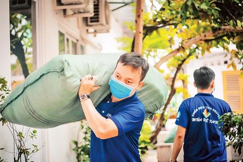 Tri ân những tình nguyện viên trong tâm dịch