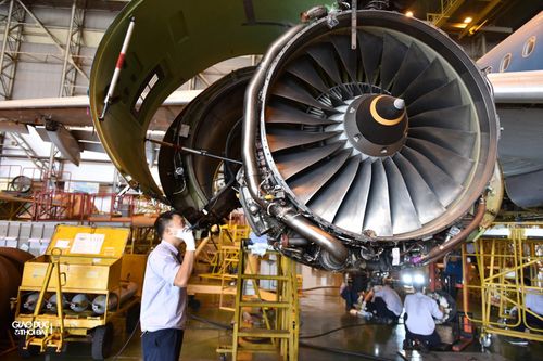 Cận cảnh bảo dưỡng tàu bay trước ngày nối lại bay nội địa