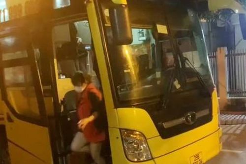 Phát hiện xe khách chở 'chui' hơn 10 người không có test COVID về Nghệ An, Hà Tĩnh