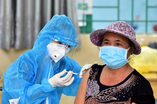 Hơn 60% người dân TPHCM tiêm đủ 2 mũi vắc xin ngừa COVID-19