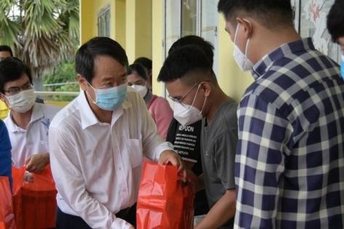 Sinh viên Trà Vinh nhường chỗ ở phục vụ người dân cách ly
