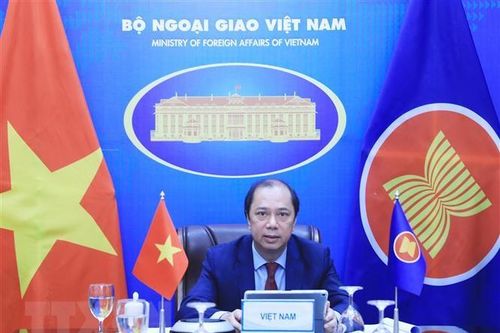Các Ngoại trưởng ASEAN họp trù bị cho các Hội nghị cấp cao 38 và 39
