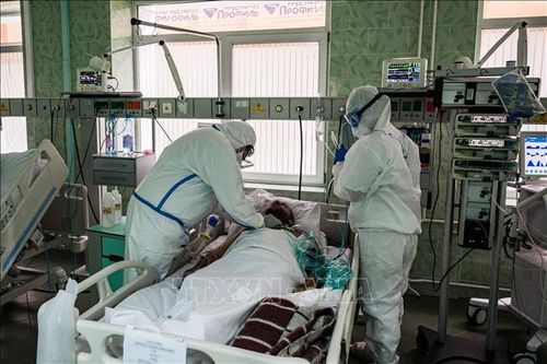 COVID-19 tới 6h sáng 4/10: Ca tử vong mới ở Nga cao kỷ lục; Italy cho tiêm cùng lúc vaccine COVID-19 và cúm