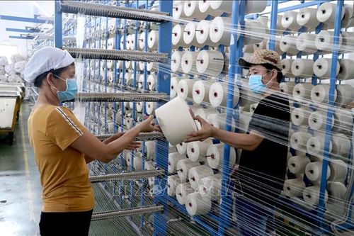 Công nhân ở Long An phấn khởi khi doanh nghiệp tái sản xuất