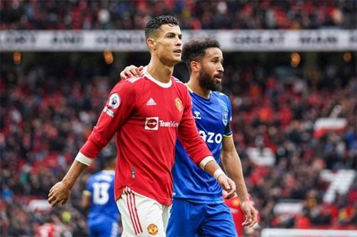 Vấn đề của MU và HLV Solskjaer là sức hút của Ronaldo quá lớn